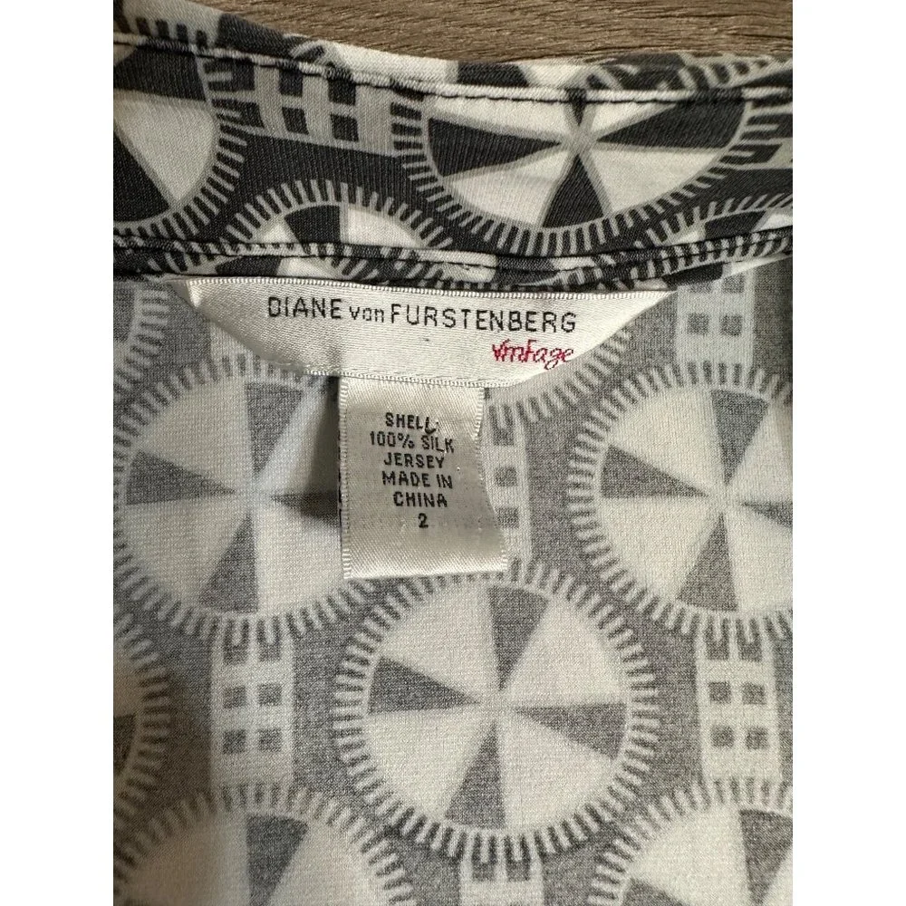 Diane Von Furstenburg Vintage Silk Wrap Dress 2 - Picture 7 of 12